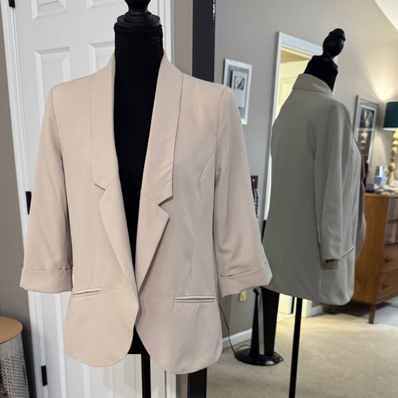 Forever 21 Light Beige Blazer - Picture 1 of 3